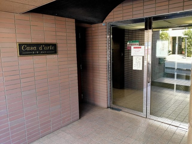 川崎市多摩区西生田２丁目の賃貸マンションのエントランス