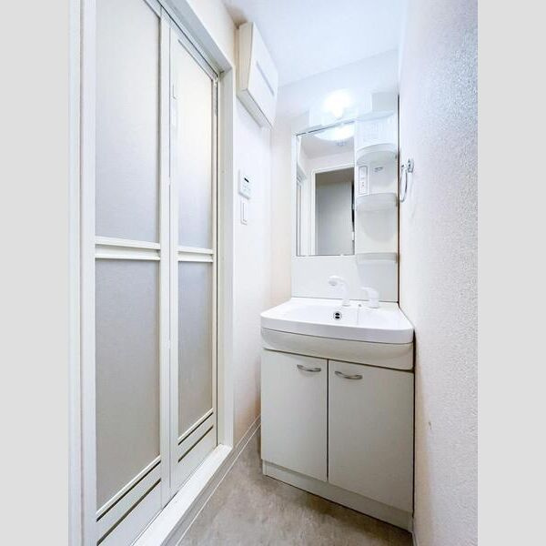 Luxe淡路の洗面所