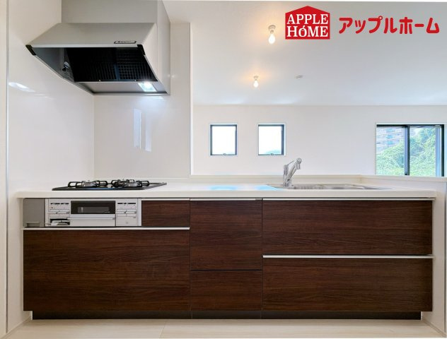 さいたま市見沼区東宮下のキッチン|キッチンの収納も充実☆生活の質が向上すること間違いなしの充実設備です。