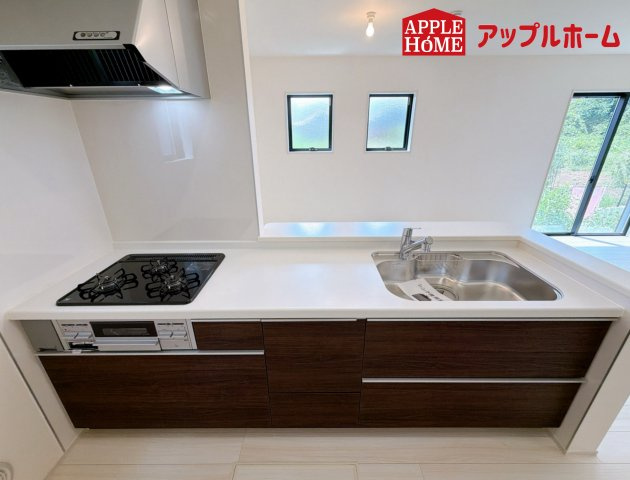さいたま市見沼区東宮下のキッチン|見栄えもよくお手入れもスムーズに出来ます。豊富な収納力もございますので、キッチンスペースをスッキリとお使い頂けそうです。