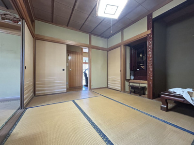 【和室】 | 櫟野売家 | １F和室になります。しっかりした仏間と床の間があります。
