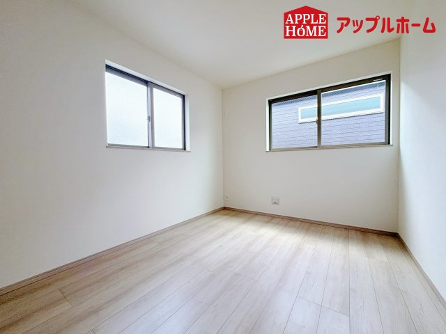 さいたま市桜区神田の洋室|居室は全室収納あり！たっぷりある収納活用でお部屋もキレイを保てます♪
