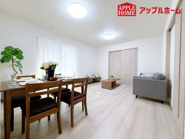 さいたま市桜区神田の居間・リビング|１日の長い時間を過ごす大切なリビングだから、広さ日当たりとことんこだわりましょう♪ぜひこの空間を実際にご体感ください！