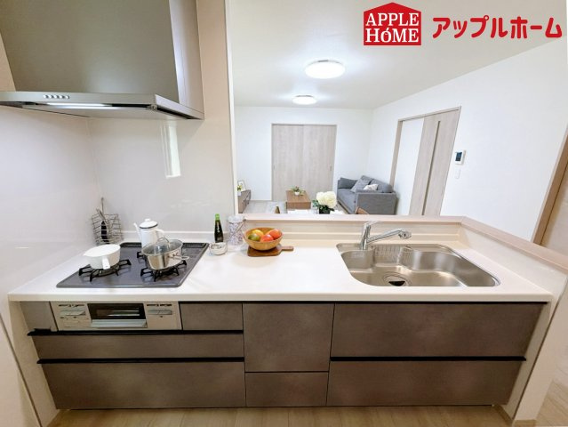 さいたま市桜区神田のキッチン|リビング・ダイニングで過ごすご家族を見守りながら作業が可能な対面式のキッチン！