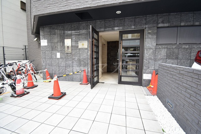 大阪市中央区島之内１丁目の賃貸マンションのエントランス