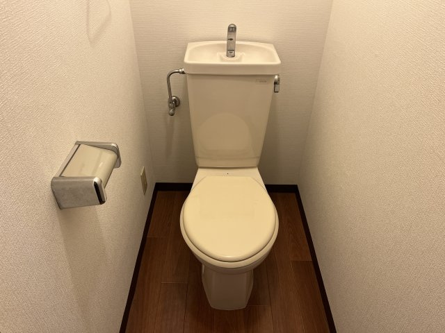 ウィステリア構のトイレ