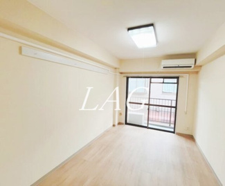 【居間・リビング】 | 栄ビル | 洋室のお部屋です。