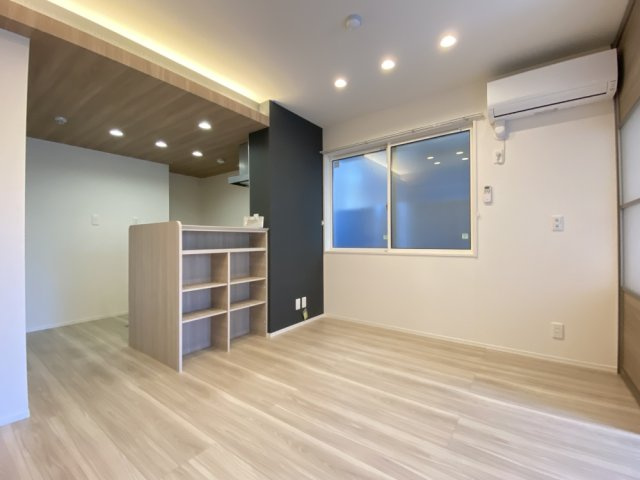 西宮市青木町のアパートの居間・リビング