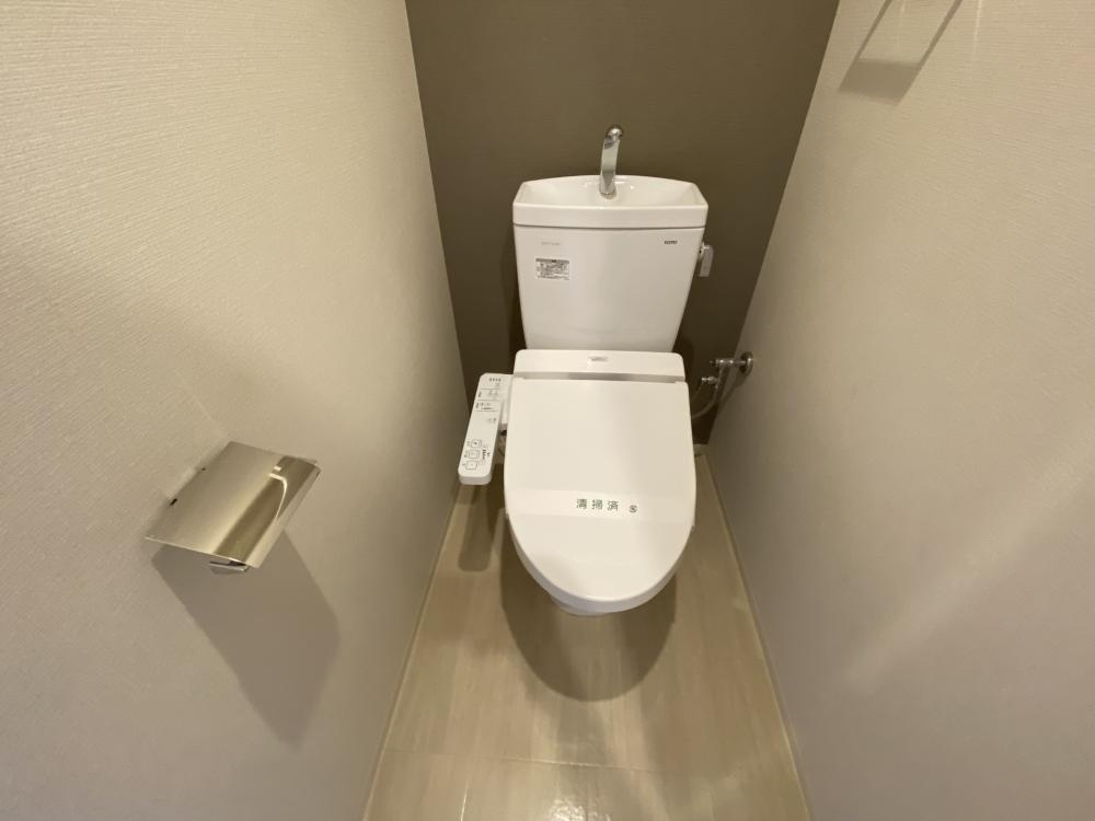 西宮市本町の賃貸マンションのトイレ