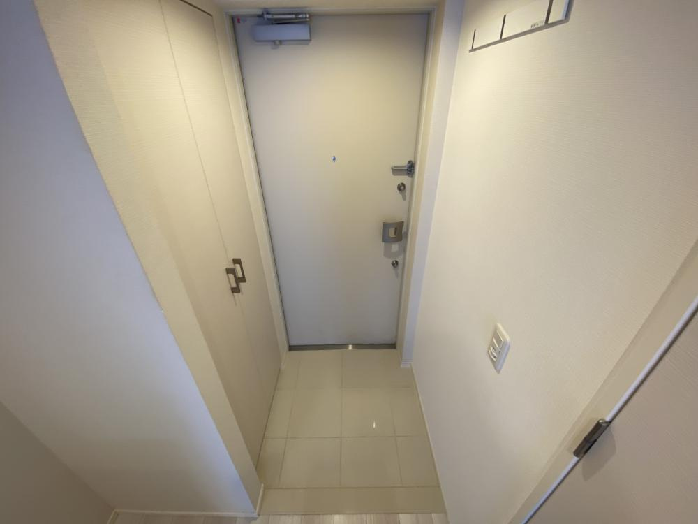 西宮市本町の賃貸マンションの玄関