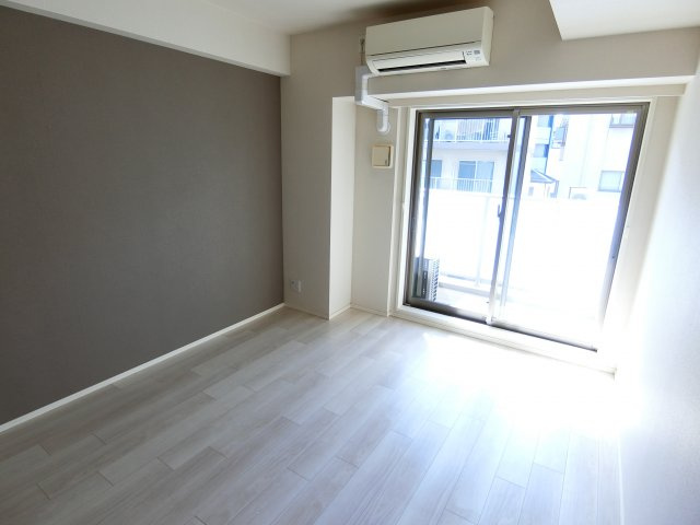 西宮市本町の賃貸マンションの居間・リビング