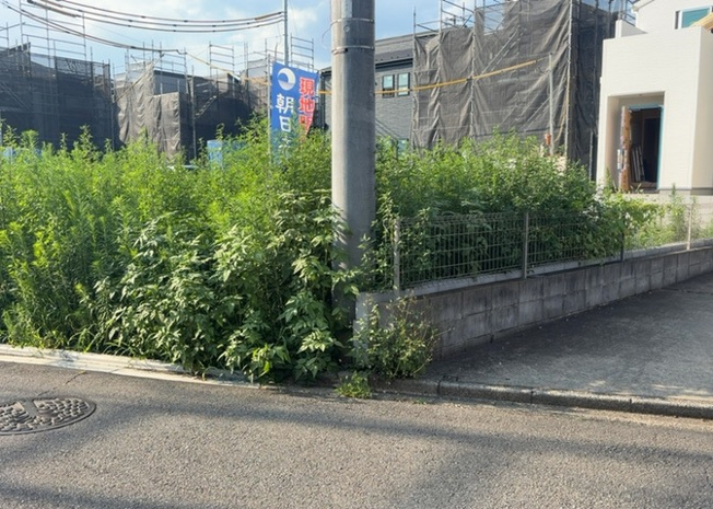 【外観】 | 土地購入を検討されている場合、境界杭がない状態で購入してしまうと境界確定測量をする必要があり、費用がかかります。購入の前に、売主、隣土地所有者立ち合いのもと境界を確定し境界杭を設置するのがベストです。