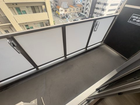 Halu江坂東のバルコニー