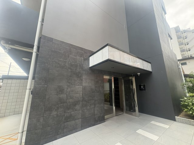 Halu江坂東のエントランス