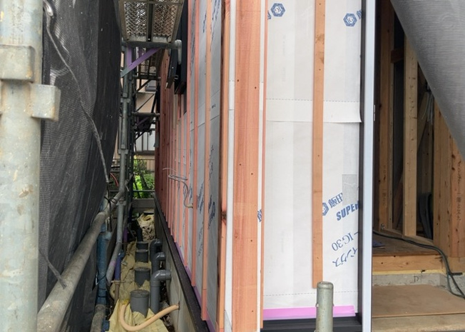 【内装】 | 建物建築の外壁の主流となっているサイディング仕様は、板を外壁に貼り合わせる施工方法です。金属系・木質系・窯業系があり、断熱性や耐用性などが異なります。外壁の色やデザインなど詳細は現地でご確認ください。