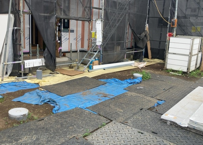 【駐車場】 | 駐車場と明記されていても、最小スペースでつくられた駐車場だと大型車は駐車できなかったり、出入りしにくくなったりする可能性があります。お車のサイズと購入したい物件の駐車場のサイズを現地で確認しましょう。