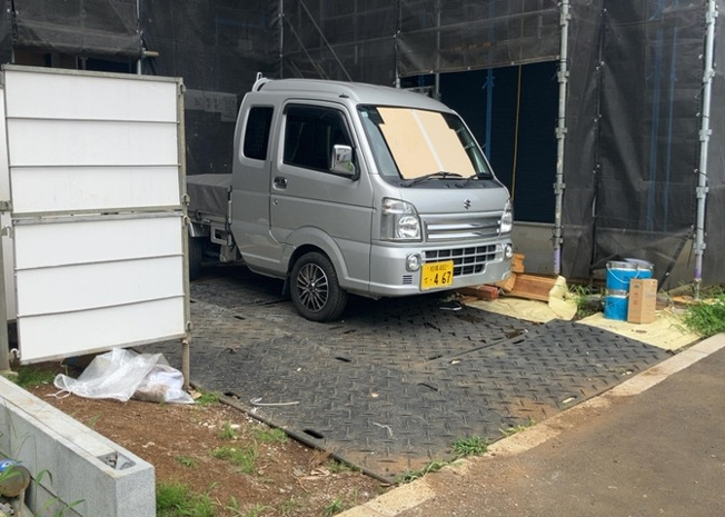 【駐車場】 | 駐車場と明記されていても、最小スペースでつくられた駐車場だと大型車は駐車できなかったり、出入りしにくくなったりする可能性があります。お車のサイズと購入したい物件の駐車場のサイズを現地で確認しましょう。