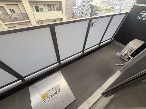 Halu江坂東のバルコニー