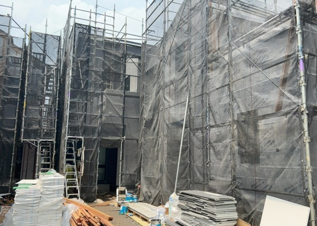 【内装】 | 建物建築の外壁の主流となっているサイディング仕様は、板を外壁に貼り合わせる施工方法です。金属系・木質系・窯業系があり、断熱性や耐用性などが異なります。外壁の色やデザインなど詳細は現地でご確認ください。