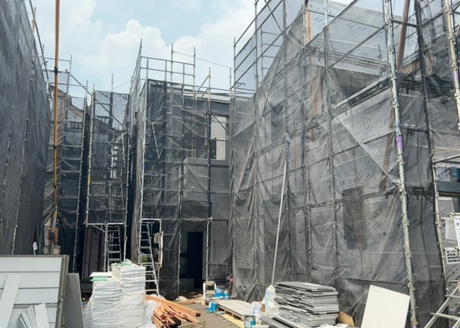 【庭】 | 庭があることでガーデニングや家庭菜園はもちろん、こどもの遊び場やペットを放して遊ぶことができます。また、家の周囲に余裕があるということです。隣地との間があれば、十分な日当たりと、風通しが確保できます。