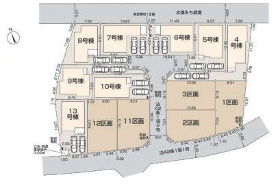 【区画図】 | 区画図は、土地の形状、境界、道路との関係を詳細に示す図面土地の正確な位置、面積、形状を把握し購入や建築計画の判断に不可欠です。区画整理や開発状況も示され、将来的な土地利用のイメージを掴む上でも重要。
