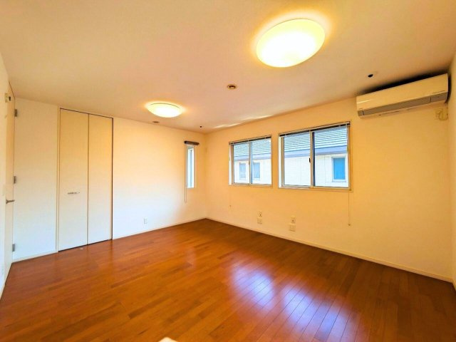 朝生田町3丁目戸建ての洋室|                                                  