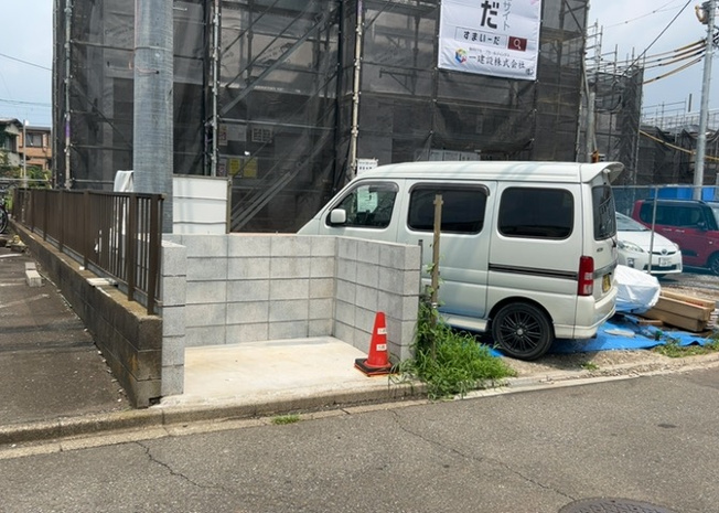 【駐車場】 | 駐車場と明記されていても、最小スペースでつくられた駐車場だと大型車は駐車できなかったり、出入りしにくくなったりする可能性があります。お車のサイズと購入したい物件の駐車場のサイズを現地で確認しましょう。