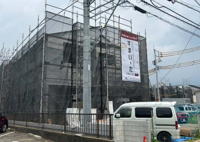 【庭】 | 庭があることでガーデニングや家庭菜園はもちろん、こどもの遊び場やペットを放して遊ぶことができます。また、家の周囲に余裕があるということです。隣地との間があれば、十分な日当たりと、風通しが確保できます。