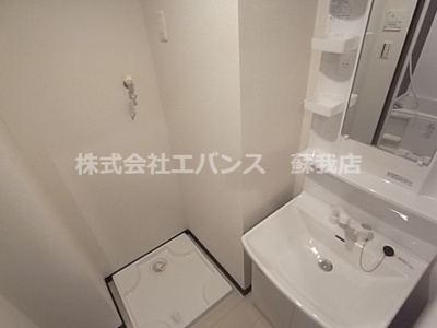 【洗面所】 | WEST COURT SOGA（ウエストコートソガ） | 明るい洗面所です
