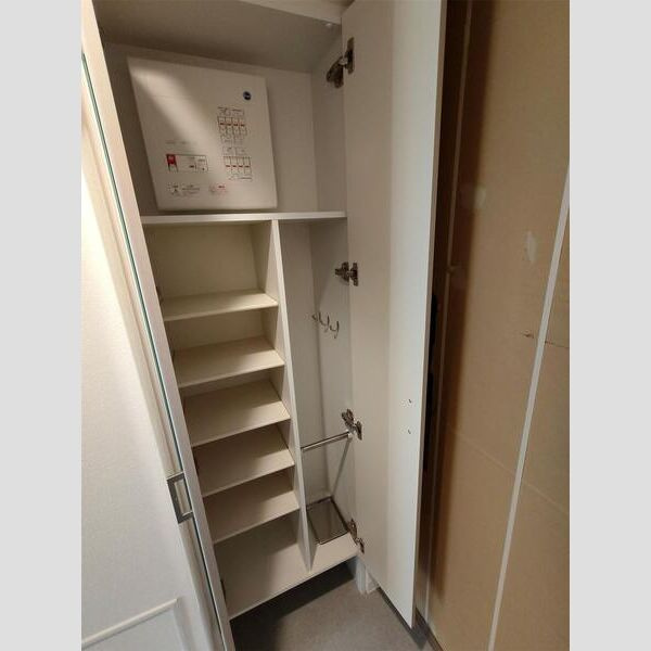 インザライフ大阪EAST RESIDENCEの玄関