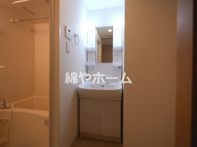 ジュネーゼグラン上本町の洗面所|広い洗面スペース
