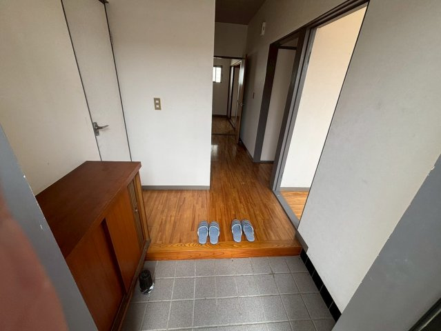 埼玉県東松山市　店舗付き住宅の玄関