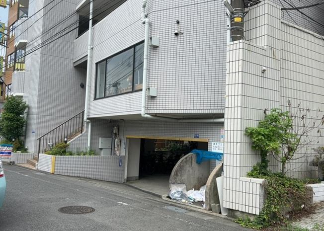 【外観】 | クリオ淵野辺参番館 | 隣家の土地はどうなっているのか、生活利便施設が近くにあるのか、学校まで近いかなど、お客様のライフスタイルにあわせたイメージが重要です。また、近くにあると困る施設が近くにないかも確認するといいでしょう。