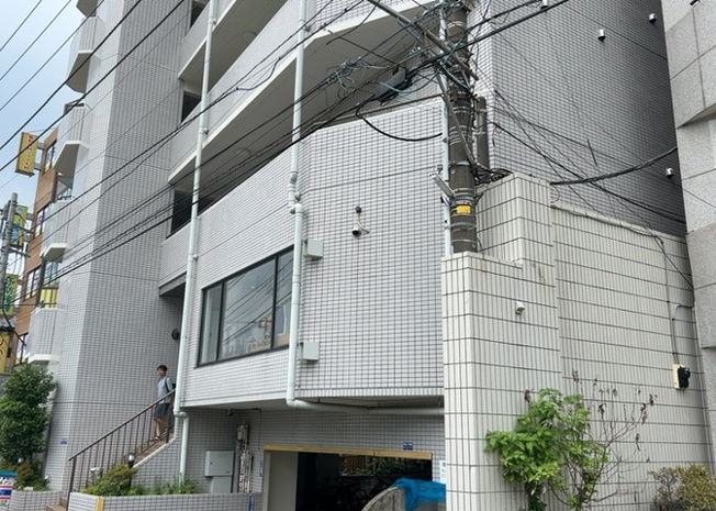 【構造・工法・仕様】 | クリオ淵野辺参番館 | ＲＣ造、Reinforced Concreteは直訳すると補強されたコンクリートです。主に柱や梁・床・壁が鉄筋とコンクリートで構成おり、鉄筋を組んだ型枠にコンクリートを流し込んで固めたものを指します。