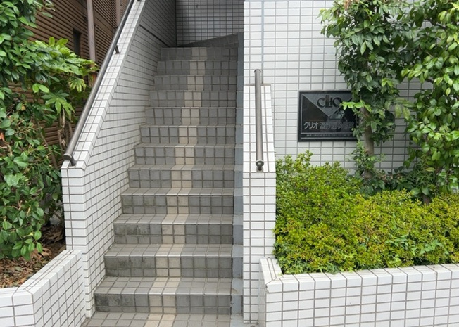 【内装】 | クリオ淵野辺参番館 | 共有部分は、住民なら誰もが使える設備のこと。例えば駐車場やエレベーター、インターネット設備、セキュリティ設備などがあります。他にも、マンションの廊下・外部階段やエントランス・ゴミ置き場などがあります。