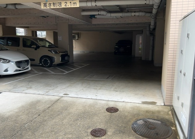 【駐車場】 | アビダス町田パークス | 駐車場と明記されていても、最小スペースでつくられた駐車場だと大型車は駐車できなかったり、出入りしにくくなったりする可能性があります。お車のサイズと購入したい物件の駐車場のサイズを現地で確認しましょう。
