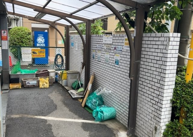 【設備】 | アビダス町田パークス | 共有部分は、住民なら誰もが使える設備のこと。例えば駐車場やエレベーター、インターネット設備、セキュリティ設備などがあります。他にも、マンションの廊下・外部階段やエントランス・ゴミ置き場などがあります。
