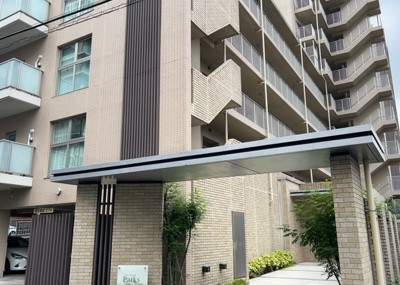 【構造・工法・仕様】 | アビダス町田パークス | ＲＣ造、Reinforced Concreteは直訳すると補強されたコンクリートです。主に柱や梁・床・壁が鉄筋とコンクリートで構成おり、鉄筋を組んだ型枠にコンクリートを流し込んで固めたものを指します。