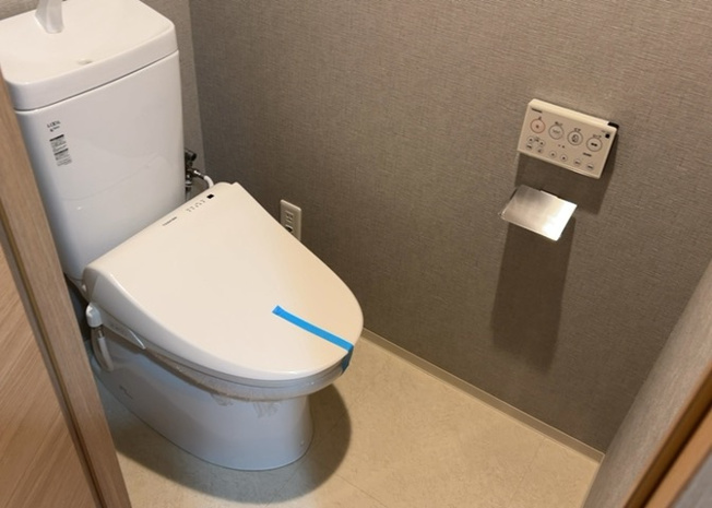 【トイレ】 | アビダス町田パークス | トイレは大きさや形、機能、抗菌性などが異なる多種多彩なタイプが各メーカーから出ています。それぞれに良さがあるため、事前にどういったタイプのトイレがいいのかをご家庭内で決めて、内見に行くといいでしょう。