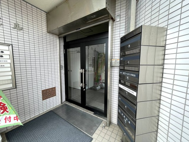 森田ビルのエントランス
