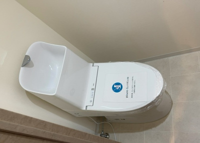 【トイレ】 | グエルスクエア八王子 | トイレは大きさや形、機能、抗菌性などが異なる多種多彩なタイプが各メーカーから出ています。それぞれに良さがあるため、事前にどういったタイプのトイレがいいのかをご家庭内で決めて、内見に行くといいでしょう。