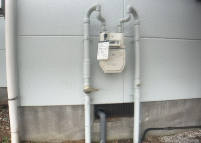 【発電・温水設備】 | 省エネ給湯器とは従来型の給湯器より熱効率が高く、少ない燃料でたくさんのお湯を沸かすことが出来る高効率な給湯器のことを指します。また、省エネ給湯器には種類があり、利便性や効果なども様々です。
