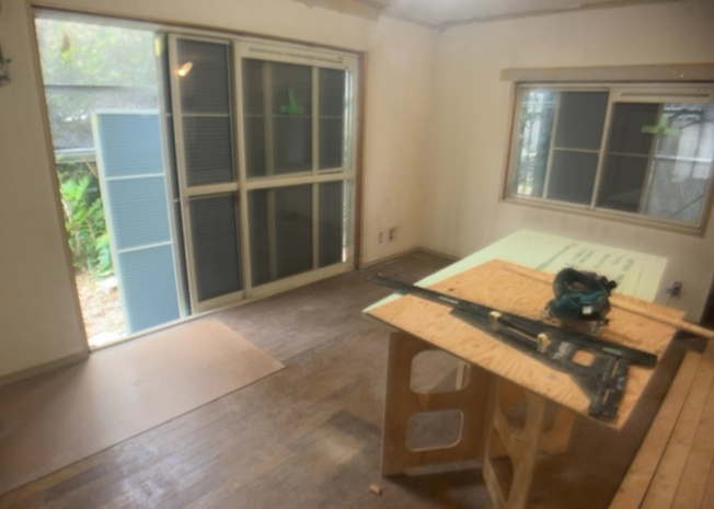 【居間・リビング】 | 直線タイプはLとDKを一直線に並べた形で対面キッチンのタイプです。一般的なのでよく見かけるかもしれません。直線タイプに似た直接アイランドタイプは、キッチンとダイニングの間に壁がない分広く感じられます。