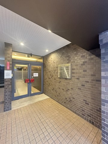 大阪市中央区大手通１丁目の賃貸マンションのエントランス