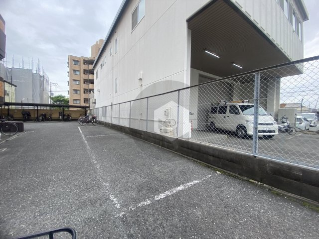 ドルミムラオの駐車場