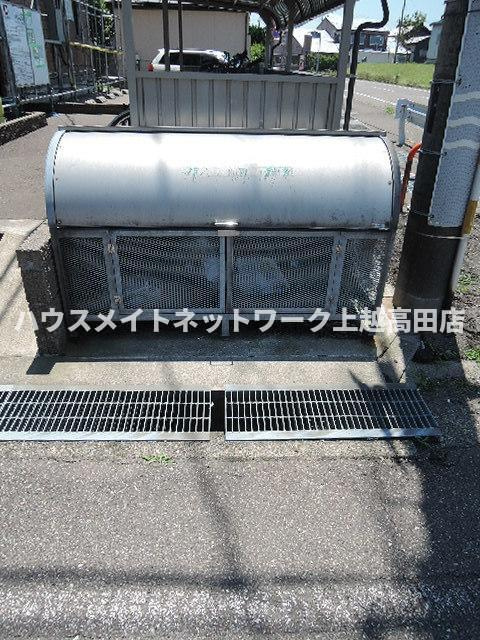 メゾンリヴィエールのその他|ゴミステーション（市回収）
