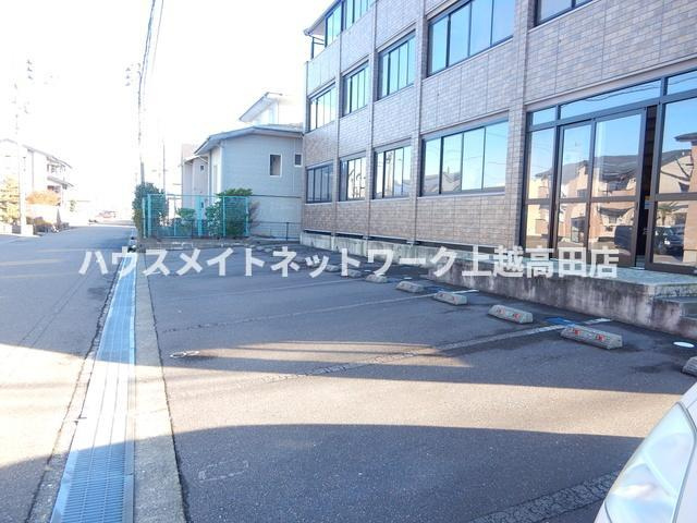 メゾンリヴィエールの駐車場|駐車場
