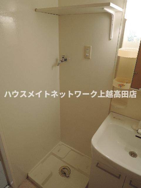 メゾンリヴィエールの洗面所|洗濯機置場