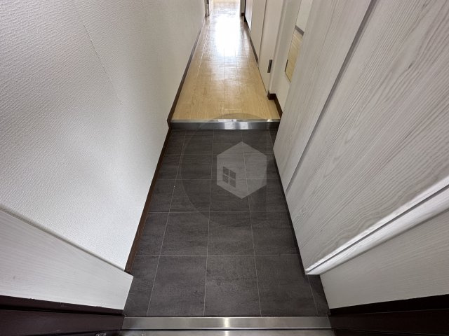 ヴェルドミール小阪の玄関