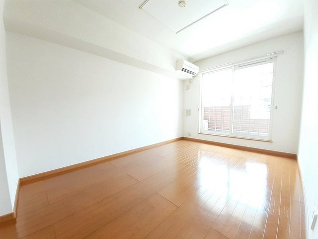 【居間・リビング】 | こちらの居間で趣味の時間をお楽しみください